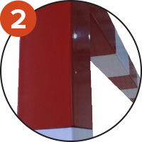 Peint en rouge et blanc (pas d’adhésif) sur les 4 faces du but