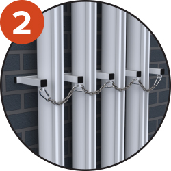 Protection horizontale avec chaînes en acier  galvanisé pour sécuriser la tenue des poteaux