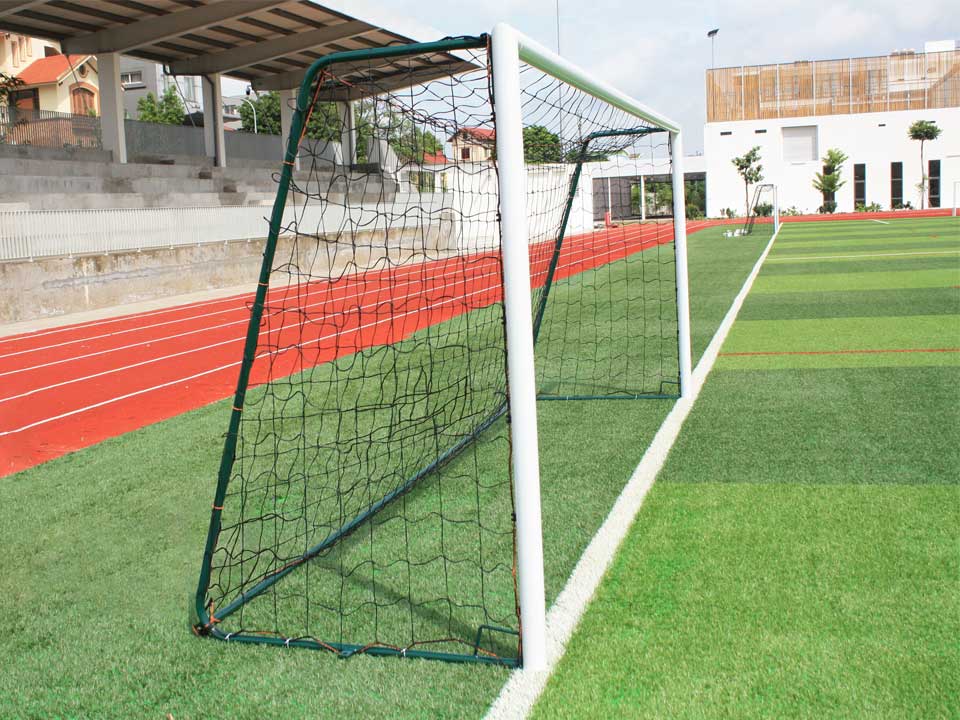 https://www.sodexsport.fr/sodex_sport_library/Product-photos/FR/sports-collectifs/football/buts/S12156/football-buts-mobiles-a-8-pers-en-aluminium-avec-crochets-S12156.jpg